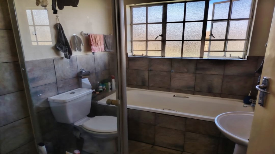 2 Bedroom Property for Sale in Vaalpark Free State